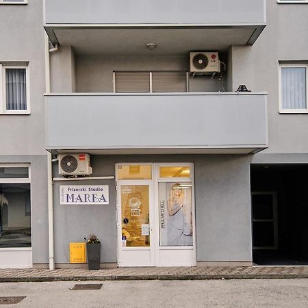 Lovely Apartment Mira Near Airport Zagreb Velika Gorica Buitenkant foto