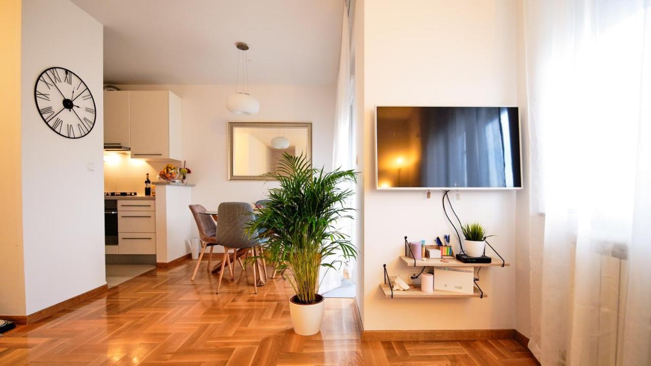 Lovely Apartment Mira Near Airport Zagreb Velika Gorica Buitenkant foto